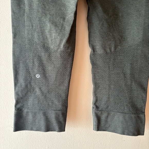 Lululemon Athletica Dark Green Cropped Capris Compression Women's size 6, no tag - Picture 4 of 16